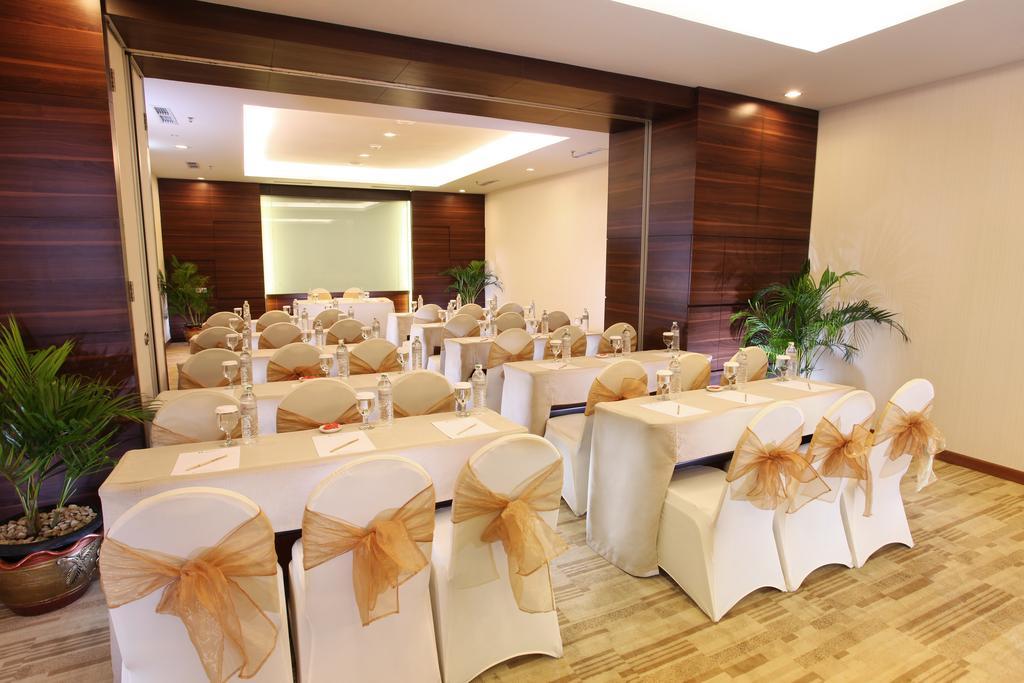 Swiss-Belinn Ska Pekanbaru Exterior foto